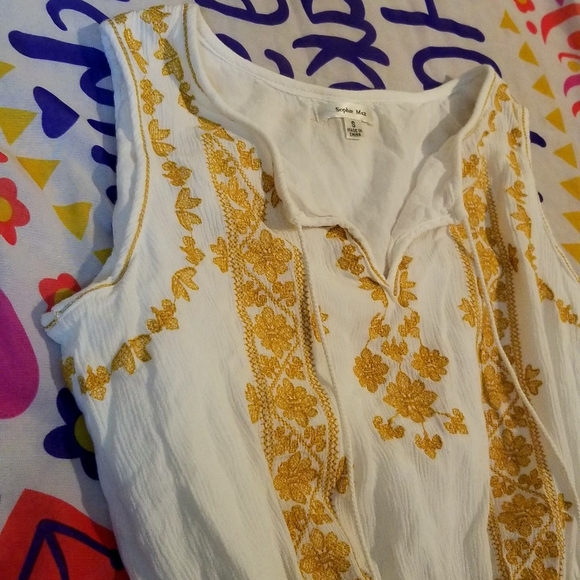 Gorgeous Gold Detail Fully Lined Sleeveless Dress - Picture 3 of 10